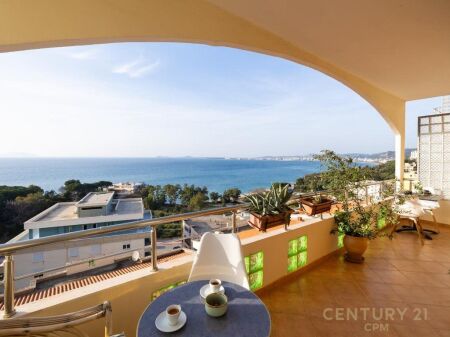 Shitet apartament me pamje nga deti ne Vlore
