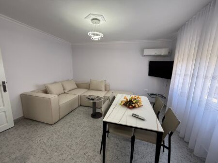Jepet me qira apartament 3+1 në Bulevardin Zogu I, pas Fakultetit të Shkencave.