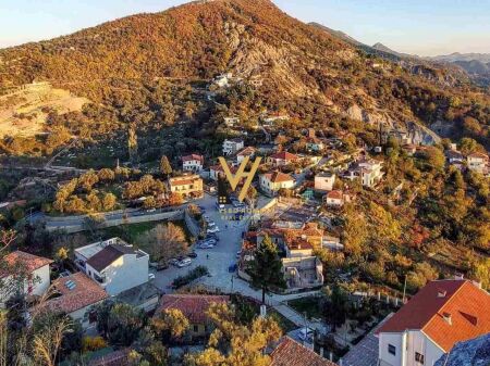 SHITET TOKE 2.000 M2 DHE GODINE NE PETRELE 230.000 EURO