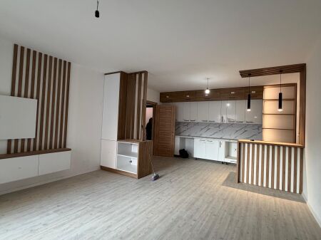 JEPET ME QIRA – APARTAMENT 1+1-Kombinat