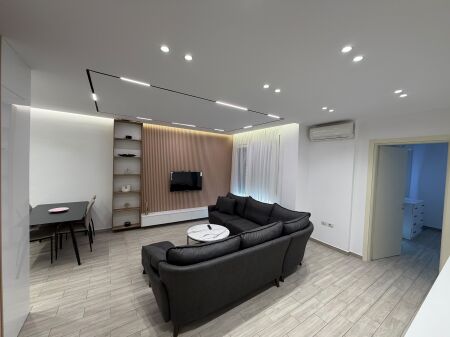 🏠 APPARTAMENTO 1+1 IN AFFITTO  📍 Vicino alla Stazione Ferroviaria, Via Haxhi Hysen Dalliu 🏢 5° Piano 🛗 Palazzo con ascensore 💰 Prezzo: 80.000 lek/mese  📞 Per maggiori informazioni, contattare in privato.