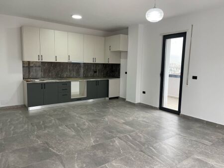 Apartament 2+1 per shitje tek Farmacia 10!