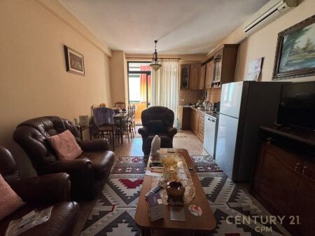 Apartment 2+1 for sale at the 21 Dhjetori intersection!