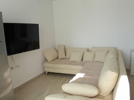 A studio apartment of 50m2, furnished, is for rent a few minutes away from the 5 Maji Road intersection, 40,000 Leke