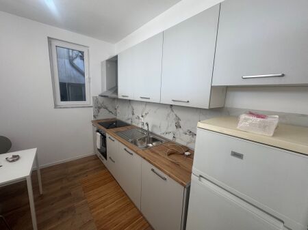 Apartament me qira tek shkolla 1 Maji