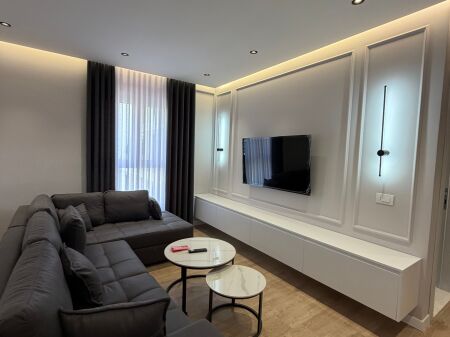 Apartment 1+1 I sapo mobiluar ne qender te selvia