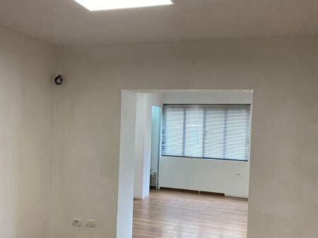 Qera | Ambjent Biznesi | Rruga Myslym Shyri | 450 €/muaj