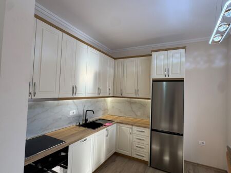 Jepet apartament 1+1 i pa banuar me pare me qira tek Rruga 5 Maji .