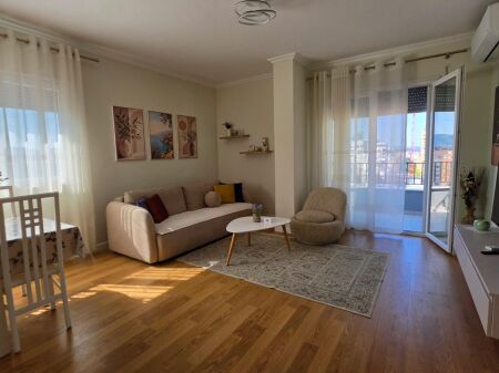 Jepet me qira apartament 2+1