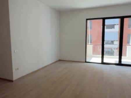Appartamento 2+1 in affitto presso Kompleksi Delijorgji, Rruga e Kavajes! Anche per ufficio! 900 euro!