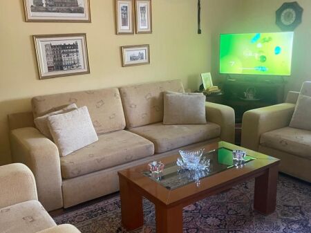 Jepet me qira apartament 2+1 në qendër të Tiranës
