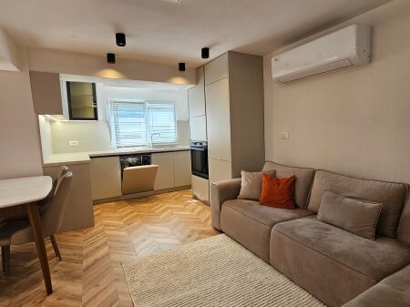 AFFITTASI APPARTAMENTO 2+1 – MIHAL GRAMENO-CASA PRIVATA PIANO 1  Posizione: Mihal Grameno, vicino al Complesso Grand
