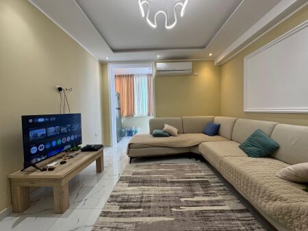 Shitet Apartament 2+1