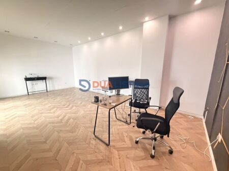 Business premises for office + 2 parking spaces for rent at Arlis Complex, Square 21, Kavajes Street, 21 December.