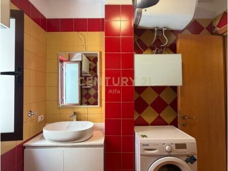 Jepet me qira apartament 2+1 tek Rruga e Kavajes!