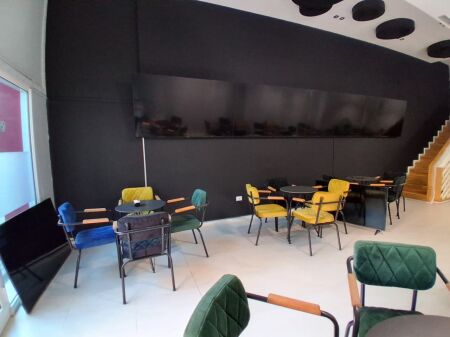 Shitje,   Bar kafe ne  Astir