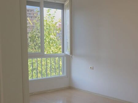Qera | Ambjent Biznesi | Rruga 5 Maji | 450 €/muaj