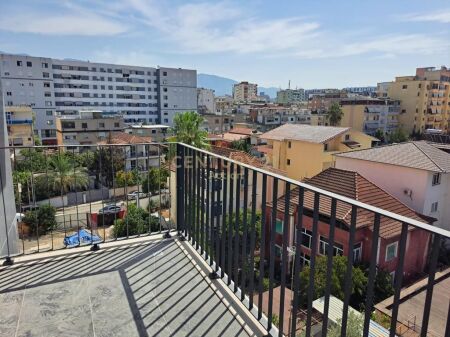SHITET APARTAMENT 1+1 PRANE ISH PARKUT!