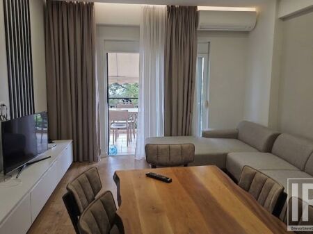 Jepet apartament 1+1+Post Parkimi me qira ne Sarande , Rruga Butrinti , 30 metra nga deti .