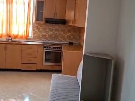 GARSIONERE 30000 LEKE.STACIONI I TRENIT