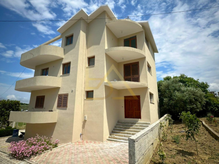 VILLA 4 PIANI IN VENDITA – TERRAZZATA, DURRËS