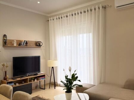 Apartment 1+1 te pallati tibos Rruge kavaje