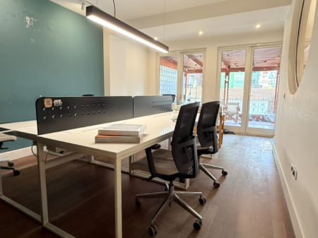 Shitet apartament 2+1+2+Kuzhine e vecuar+Verande per banim apo zyre tek ish Blloku , Rruga Pjeter Bogdani , Sheshi Willson .