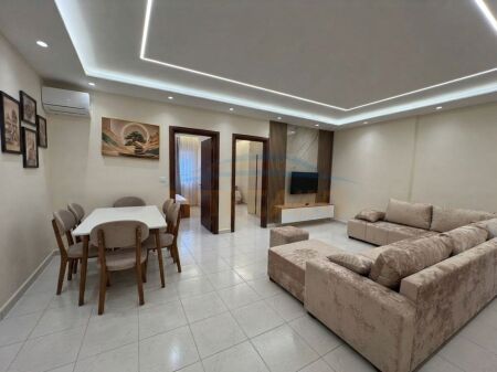 Qera, Apartament 2+1, Laprakë