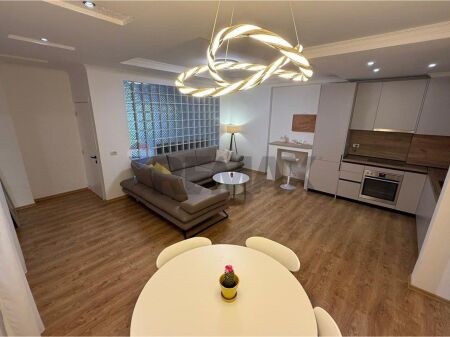 Shitet apartament 1+1 ne Fresk