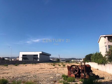 JEPET ME QIRA TOKË 8,000 m² KAMËZ