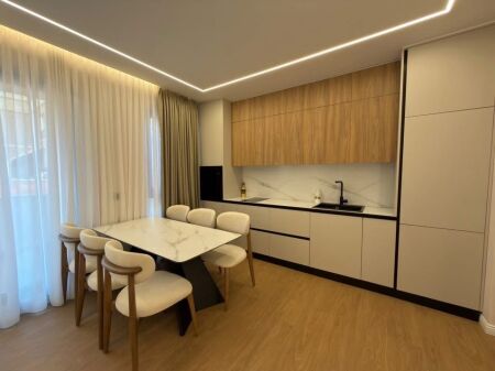 Shitet duplex luksoz 2+1+2 poste parkimi