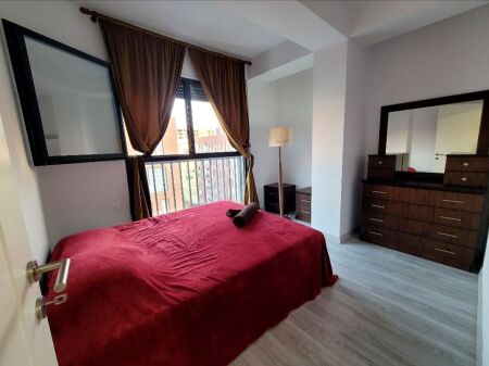 🏠 KËRKOHET NJË VAJZË PËR TË NDARË QIRANË – TIRANË