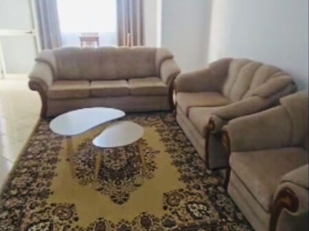 Rruga Bill Klinton,,jepet me qera apartament 1+1,i mobiluar.50,000Leke