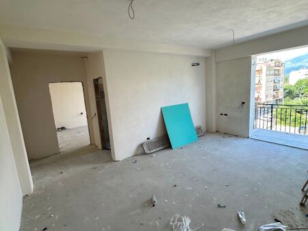 Apartament 1+1 per shitje Liqeni i Thate !