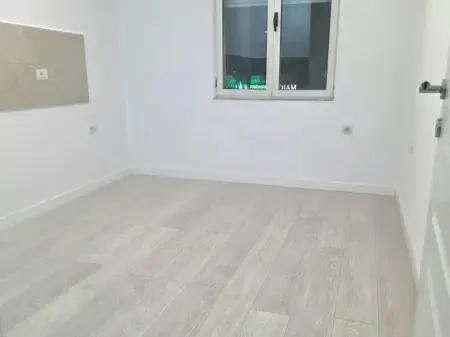 Rent | Apartament 3 + 1 | kryqezimi 21 Dhjetori | 800 €/month