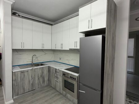 Apartament per qira 2+1+🅿️ tek Ish Fusha e Aviacionit cmimi 80,000 leke