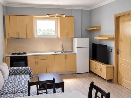 Jepet Apartament me qera ministria e arsimit 600