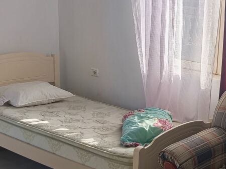 Garsionere 25000 leke. Its ok. Ish tregu elektrik