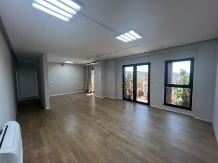 Rent, Business Premises, Kavaja Street, Tirana.