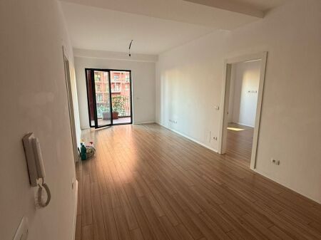 Ufficio in Affitto 2+1 presso il Complesso Garden Building (ID BZ2660) Tirana