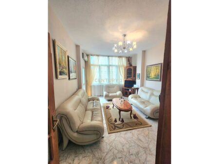 Apartament 3+1 per Qira zona Brrylit (midis ali demit dhe brrylit)