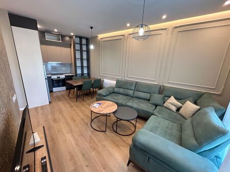Appartamento 1+1 in affitto  Indirizzo: Kompleksi Kontakt 21 Dhjetori  7° piano  Superficie 60 m2  Prezzo: 65000 leke