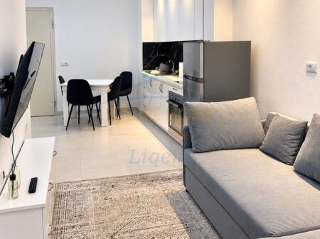 Shitet 2+1 i ndare ne 2 apartamente 1+1 , Kopshti Botanik , Tirane