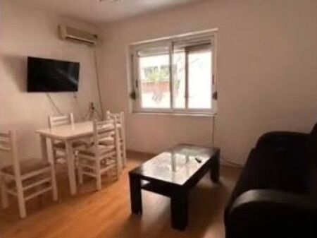 Apartament 1+1 me qira tek Pazari i Ri!