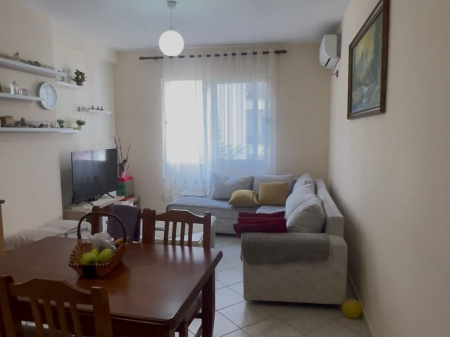 Shitet apartament 1+1, prane Viles L, Astir