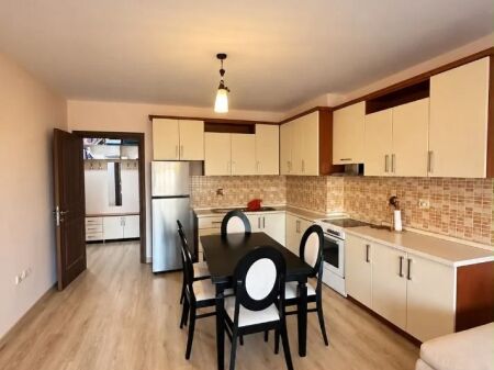 Jepet apartament 1+1 me qira tek Rruga Ali Demi , prane Bar Kafe Nero .