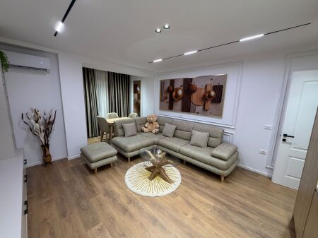 🏠 JEPET ME QIRA APARTAMENT 1+1 – 21 DHJETORI  📍 Adresa: 21 Dhjetori 🏢 Kati: 3 🛋️ I mobiluar ✨ I pabanuar më parë 📐 Tipologjia: 1+1  💰 Çmimi: 700 mijë lekë/muaj 📅 Pagesë vjetore: 650 mijë lekë/muaj  