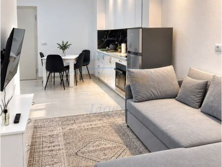 Shitet 2+1 i ndare ne 2 apartamente 1+1 , Kopshti Botanik , Tirane