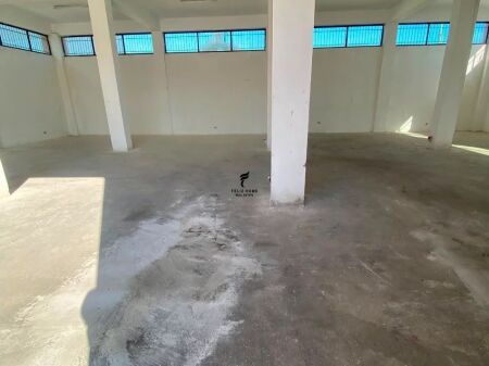 MAGAZINE ME QERA 330 M2 VORE 140.000 LEKE FH-93974