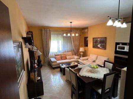 Appartamento 2+1 in vendita presso i Palazzi Cabej, Yzberisht, Astir, Kashar.  Non venduto con credito !! 150 milioni di leke !!